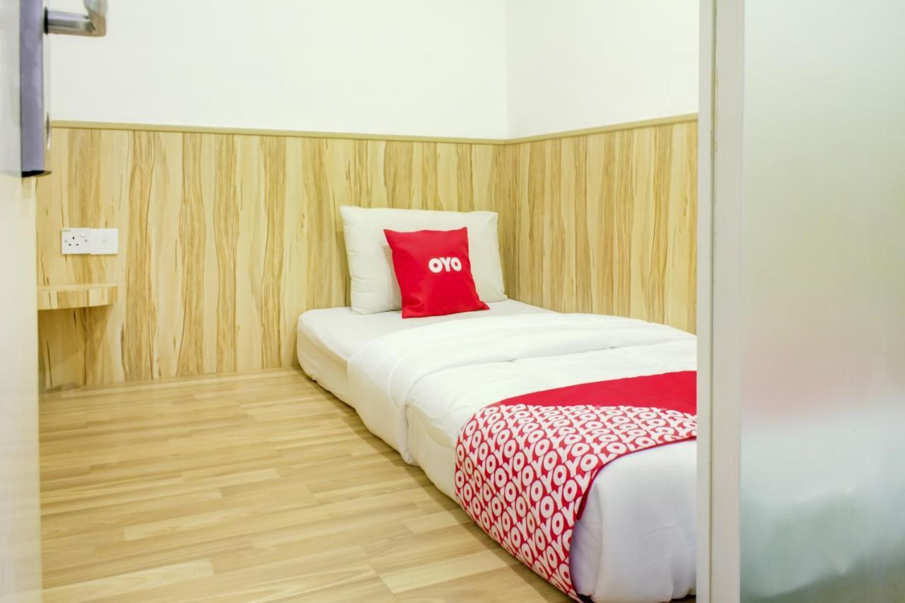 Oyo 90028 Ragula Hotel Johor Bahru Exterior foto